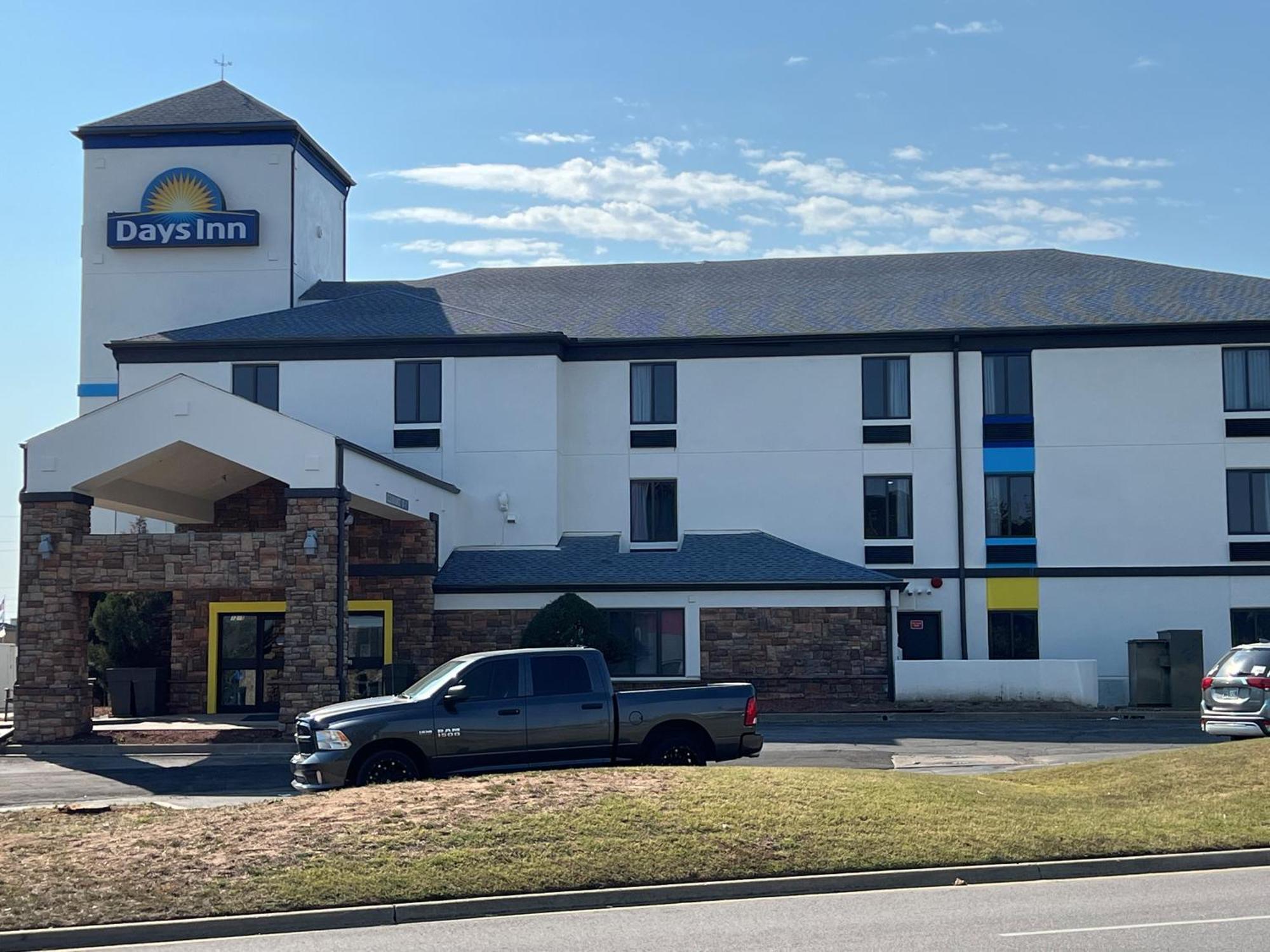 Days Inn By Wyndham Tulsa Central Ngoại thất bức ảnh