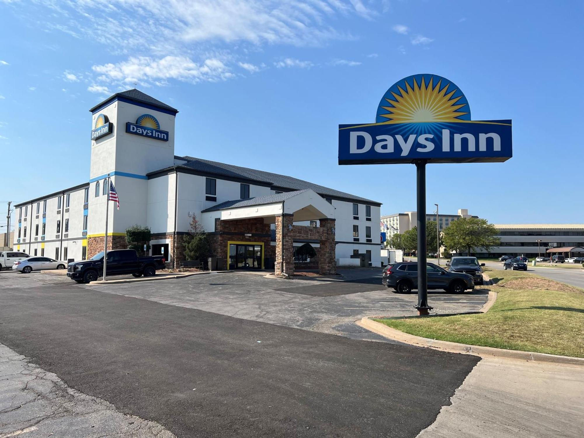 Days Inn By Wyndham Tulsa Central Ngoại thất bức ảnh