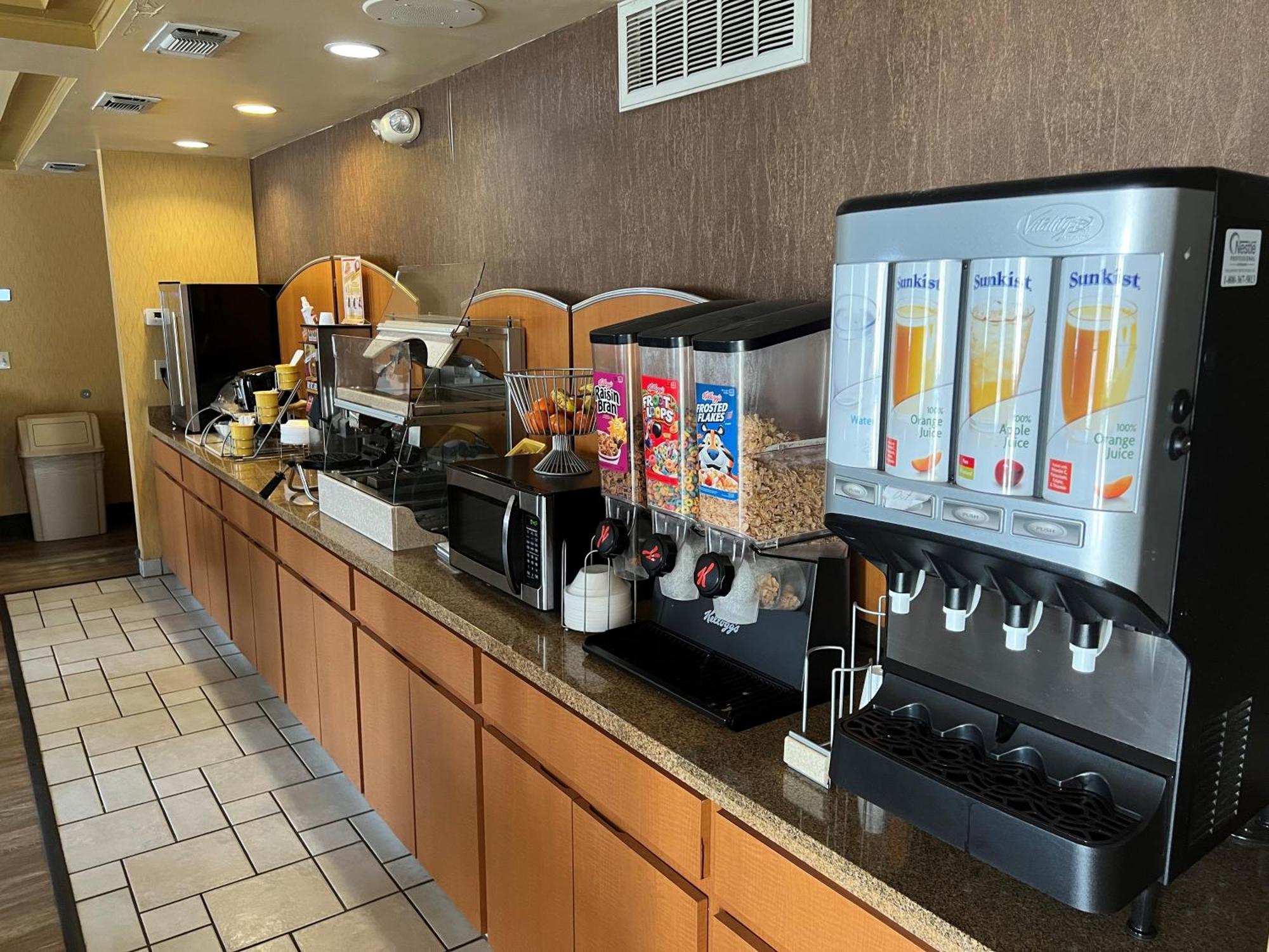 Days Inn By Wyndham Tulsa Central Ngoại thất bức ảnh