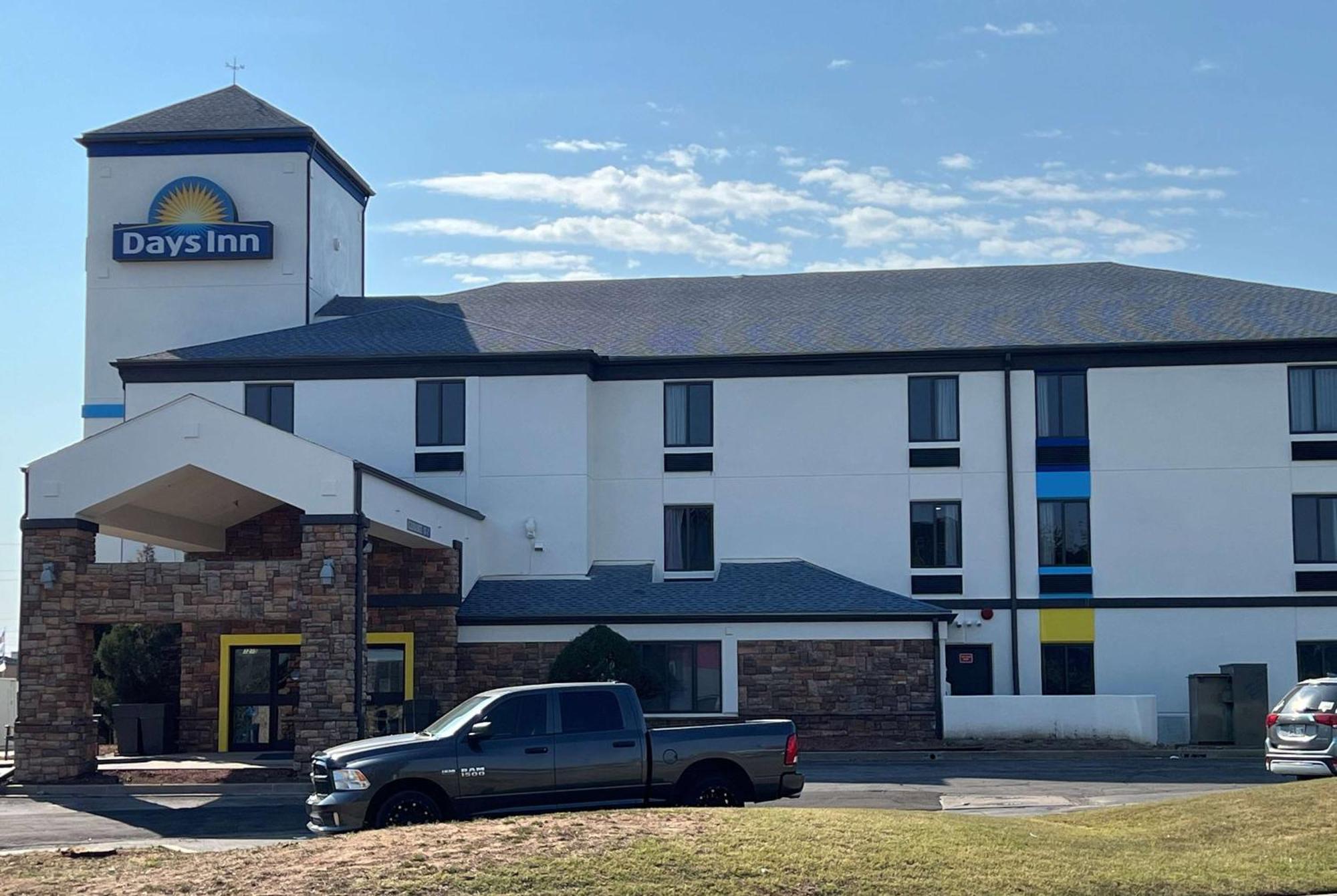 Days Inn By Wyndham Tulsa Central Ngoại thất bức ảnh