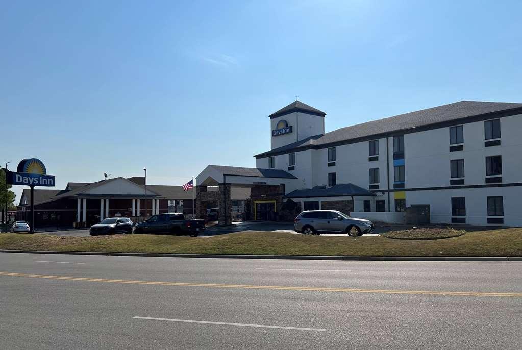 Days Inn By Wyndham Tulsa Central Ngoại thất bức ảnh