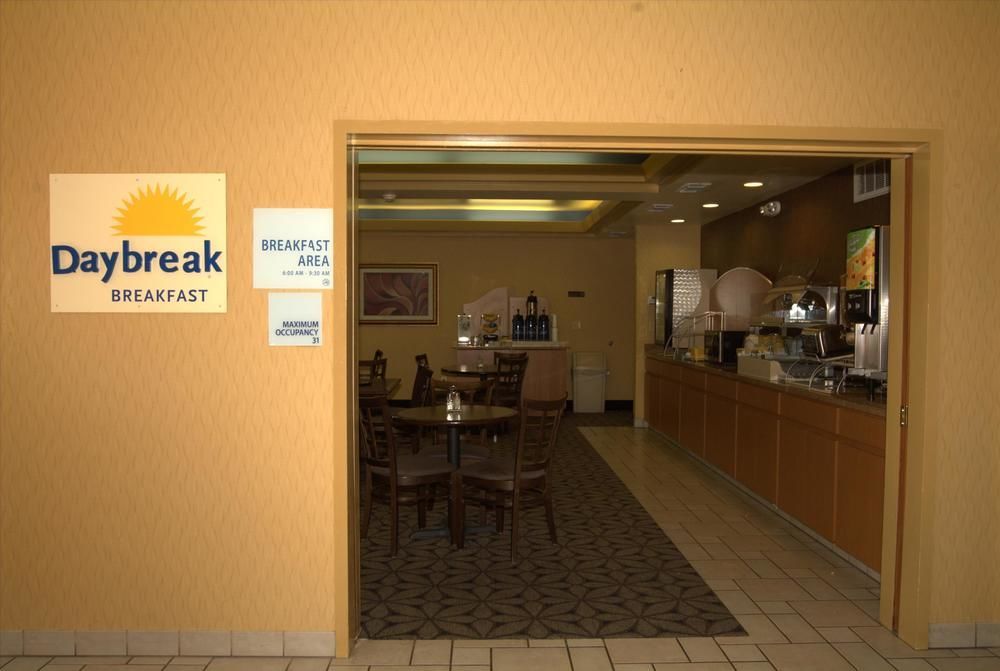 Days Inn By Wyndham Tulsa Central Ngoại thất bức ảnh
