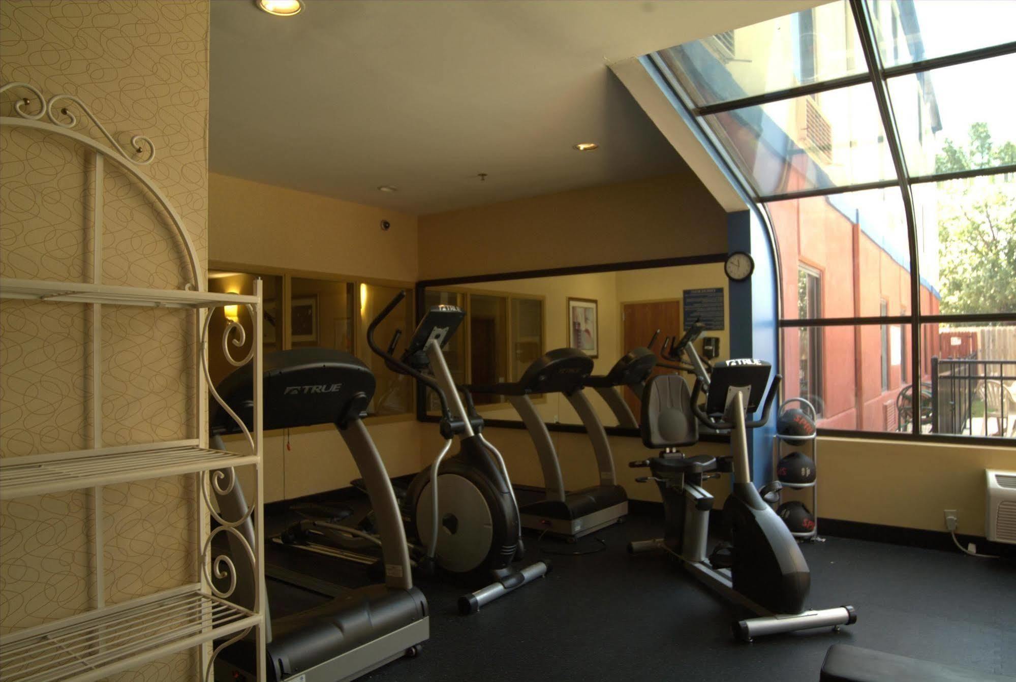 Days Inn By Wyndham Tulsa Central Ngoại thất bức ảnh